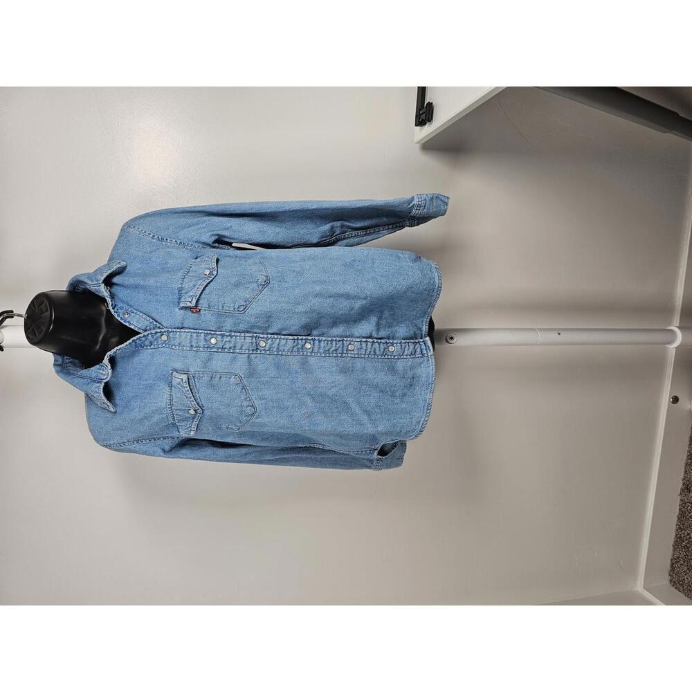 Levi's Women's Light Blue Denim Button-Up Shirt Jacket